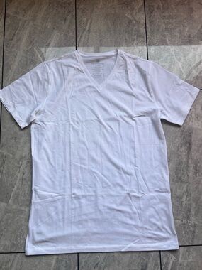 Mack Weldon Mens White 18Hour XT2 V-Neck SilverSeries T-Shirt Logo PimaCotton XL